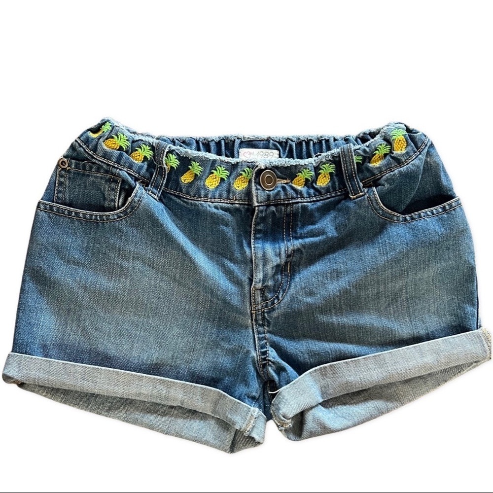 1989 Place Pineapple Shorts